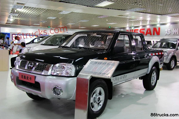 2013 Zhengzhou Nissan D22 Deluxe 2.4L gasoline 4WD double-row pickup Cab (2) | 86Trucks