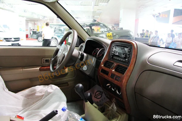 2013 Zhengzhou Nissan D22 Deluxe 2.4L gasoline 4WD double-row pickup Chassis (2) | 86Trucks
