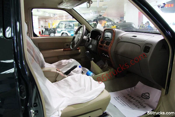 2013 Zhengzhou Nissan D22 Deluxe 2.4L gasoline 4WD double-row pickup Chassis (1) | 86Trucks