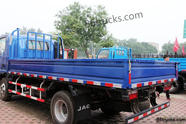 JAC Shuailing H330 120 hp 4X2(6 wheels) 4.18m Single Row Flatbed Light Truck (Wide Body) (2) | 86Trucks
