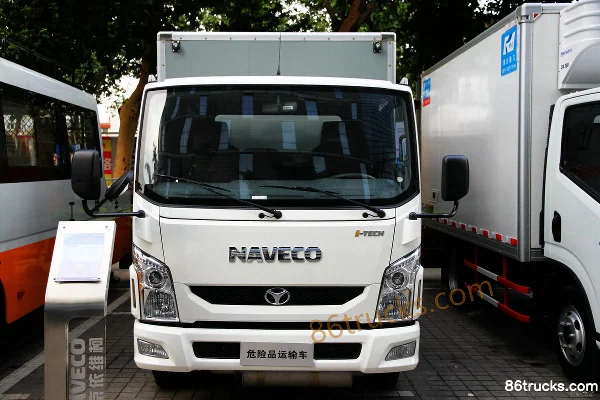 Yuejin Chaoyue C300 125hp 4X2(6 wheels) Explosive Transport Truck (Xier Brand) Exterior (2) | 86Trucks