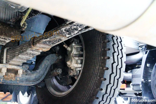 Yuejin Chaoyue C300 125hp 4X2(6 wheels) Explosive Transport Truck (Xier Brand) Chassis (2) | 86Trucks