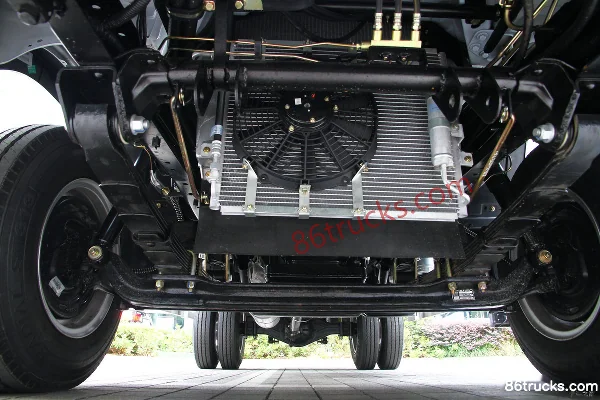 Yuejin Shangjun X101-28 112 hp 4X2(6 wheels) 3.7m single-row flatbed light truck Chassis (1) | 86Trucks