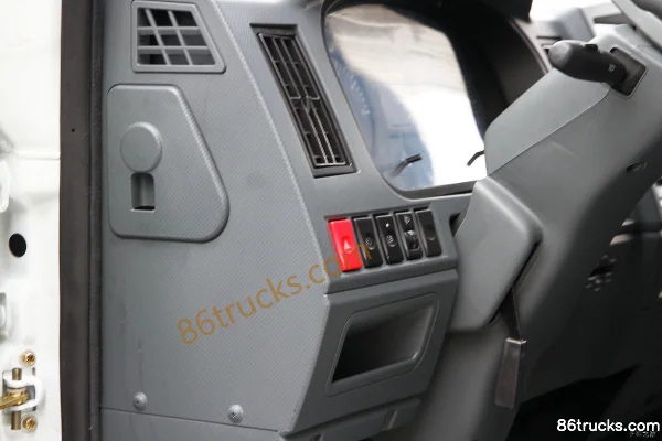 Yuejin Shangjun X101-33 112 hp 4X2(6 wheels) 3.8m semi-row flatbed light truck Cab (3) | 86Trucks