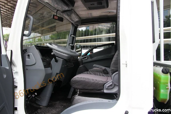 Yuejin Yuejin C100-28 125 hp 4X2(6 wheels) 3.6 m single-row flatbed light truck (SDEC) Cab (2) | 86Trucks