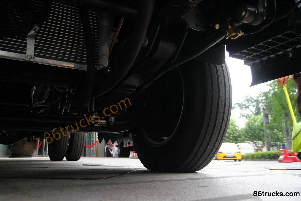 Yuejin Yuejin C100-28 125 hp 4X2(6 wheels) 3.6 m single-row flatbed light truck (SDEC) Chassis (2) | 86Trucks
