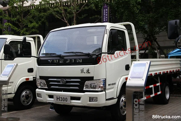 Yuejin Shuaihu H500 113hp 4X2(6 wheels) 4.7m Semi-row Flatbed Light Truck Exterior (3) | 86Trucks