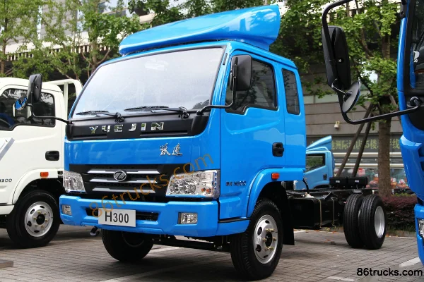 Yuejin Shuaihu H500-33 124 hp 4X2(6 wheels) 4.18m Single Row Stake Truck Exterior (3) | 86Trucks