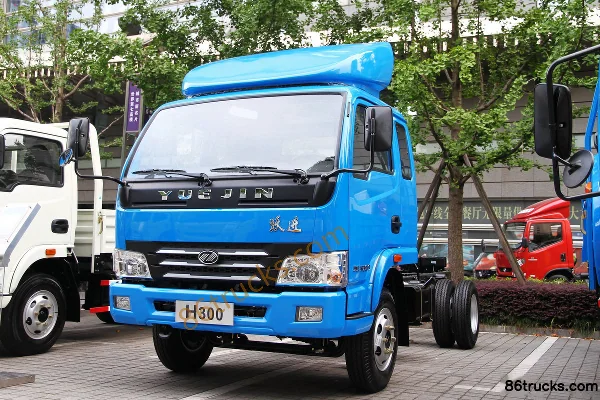 Yuejin Shuaihu H500-33 124 hp 4X2(6 wheels) 4.18m Single Row Stake Truck Exterior (2) | 86Trucks