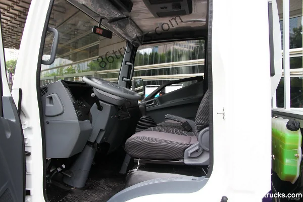 Yuejin Yuejin X500 141 hp 4X2(6 wheels) 4.24m Single Row Flatbed Light Truck Cab (2) | 86Trucks