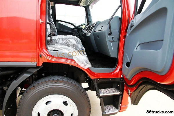 Yuejin Beyond C500 Series Medium Truck 160 hp 4X2(6 wheels) 6.8m Side Guard Cargo Truck Cab (2) | 86Trucks