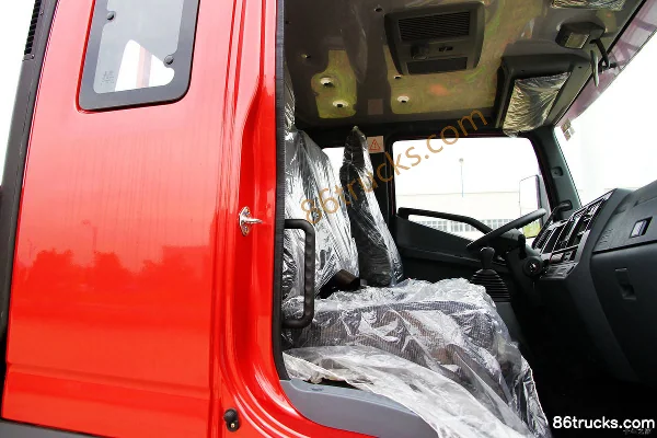 Yuejin Beyond C500 Series Medium Truck 160 hp 4X2(6 wheels) 6.8m Side Guard Cargo Truck Cab (1) | 86Trucks