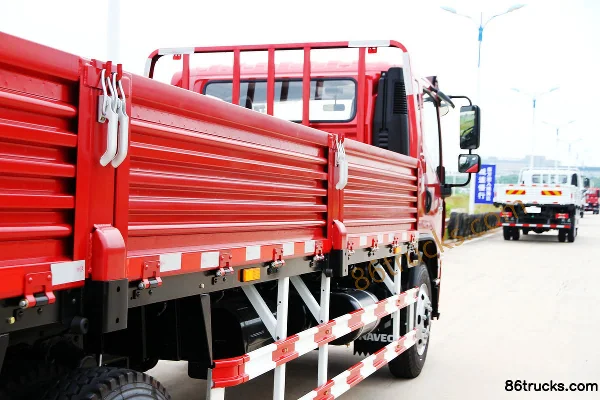 Yuejin Beyond C500 Series Medium Truck 160 hp 4X2(6 wheels) 6.8m Side Guard Cargo Truck Body (1) | 86Trucks