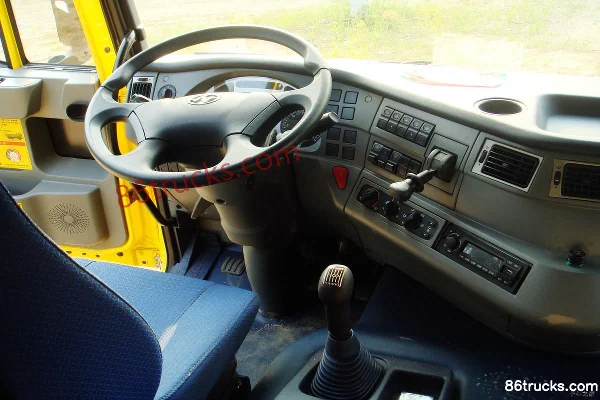 SAIC Hongyan Genlyon C100 Heavy Truck 390 hp 8X4(12 wheels) 7.6m Dump Truck Cab (1) | 86Trucks