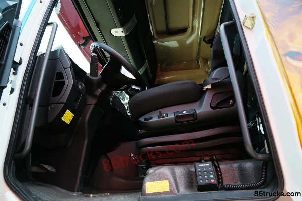 Sinotruk Sitrak C7H Heavy Truck 440 hp 6X2R Tractor Truck Cab (2) | 86Trucks