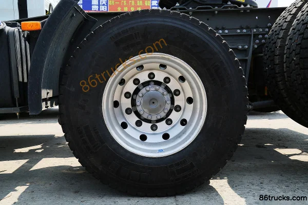 Sinotruk Sitrak C7H Heavy Truck 440 hp 6X2R Tractor Truck Chassis (2) | 86Trucks