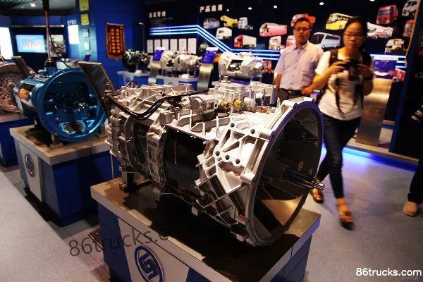 Fast Gear C16JSDQXL200T 16-Speed Manual Transmission Exterior (3) | 86Trucks