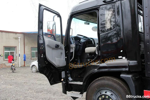 Dongfeng Commercial Vehicle Tianjin Medium Truck 210 hp 4X2(6 wheels) 7.5m Van Cargo Truck Cab (1) | 86Trucks