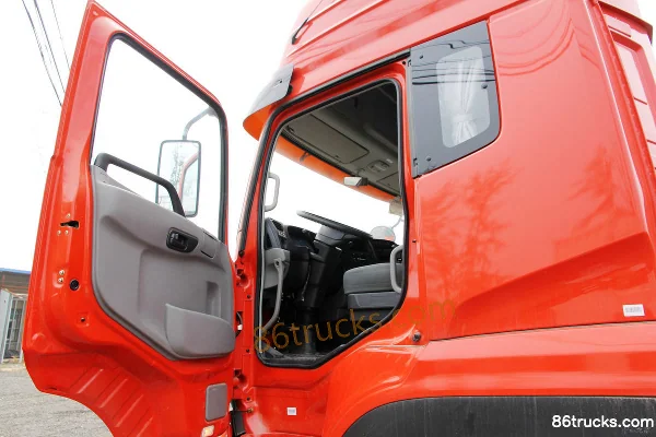 Dongfeng Commercial Vehicle Tianlong Heavy Truck 220hp 6X2(8 wheels) 9.6m Semi-Sleeper Stake Truck (Flat Roof) Cab (2) | 86Trucks