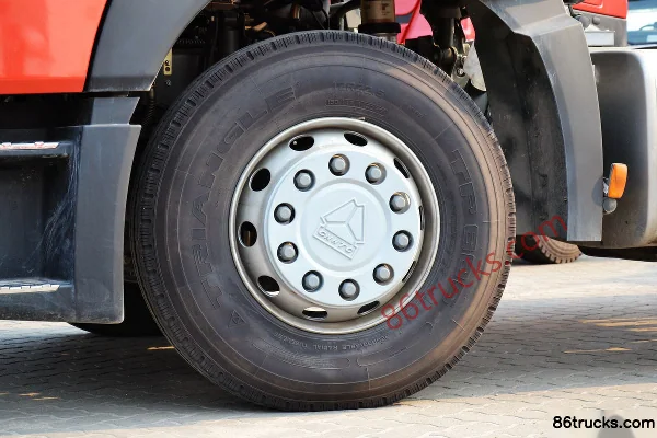 Sinotruk HOWO T7H Heavy Truck 360 hp 4X2(6 wheels) Tractor Truck Chassis (2) | 86Trucks