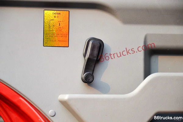 Sinotruk HOWO-7 heavy truck 380 hp 10X4(14 wheels) wrecker chassis Cab (2) | 86Trucks