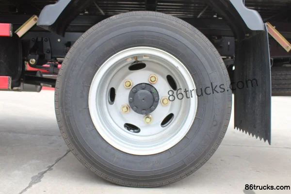 JAC Shuailing K330 120 hp 4X2(6 wheels) 3.2m double-row drop-side light truck Chassis (3) | 86Trucks