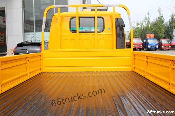 JAC Shuailing K330 120 hp 4X2(6 wheels) 3.2m double-row drop-side light truck Body (3) | 86Trucks