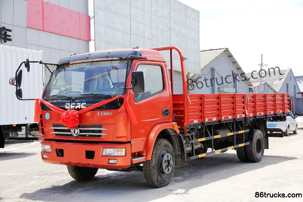 Dongfeng Duolika D8 136 hp 4X2(6 wheels) 6.4m Single Row Flatbed Cargo Truck Exterior (2) | 86Trucks