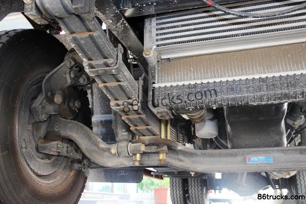 Dongfeng Duolika D7 2018 150hp 4X2(6 wheels) 5.58m Single Row Van Light Truck Chassis (2) | 86Trucks