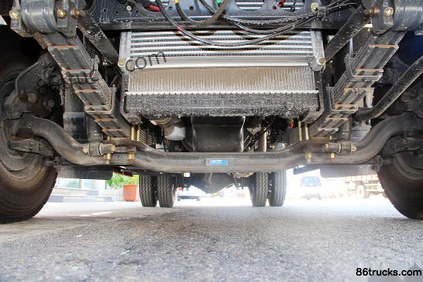 Dongfeng Duolika D7 2018 150hp 4X2(6 wheels) 5.58m Single Row Van Light Truck Chassis (1) | 86Trucks