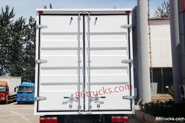 Dongfeng Duolika D7 2018 150hp 4X2(6 wheels) 5.58m Single Row Van Light Truck Body (3) | 86Trucks