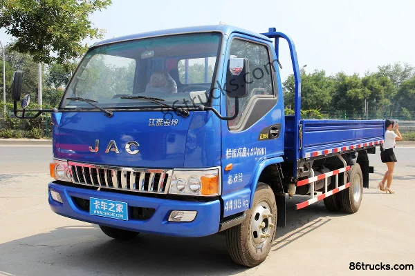 JAC Junling E6 141 ch 4X2(6 roues) camion léger plateau simple cabine 4,18 m Extérieur (2) | 86Trucks