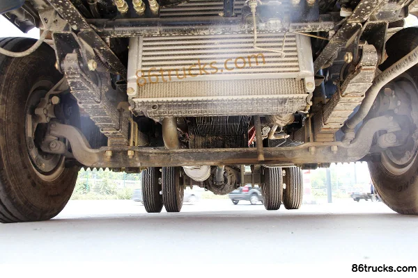 JAC Junling E6 141 ch 4X2(6 roues) camion léger plateau simple cabine 4,18 m Châssis (1) | 86Trucks