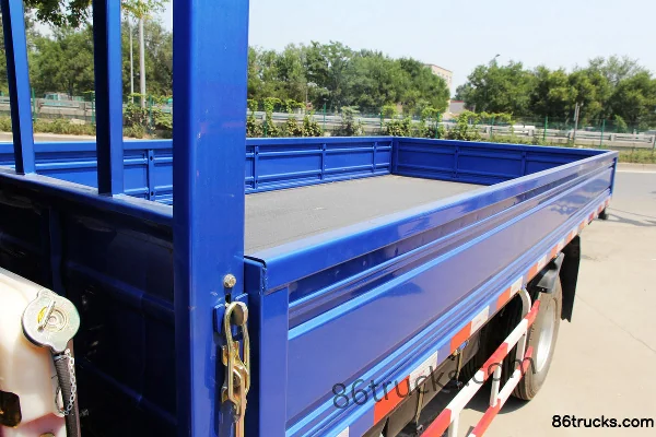 JAC Junling E6 141 ch 4X2(6 roues) camion léger plateau simple cabine 4,18 m Carrosserie (1) | 86Trucks
