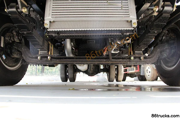JAC Junling H330 141 ch 4X2(6 roues) camion léger fourgon simple cabine 4,15 m Châssis (1) | 86Trucks