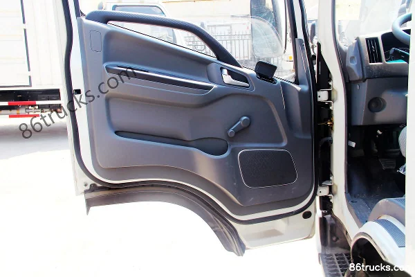 JAC Shuailing K340 124 hp 4X2(6 wheels) 4.13m single-row van light truck (hydraulic brake) Cab (3) | 86Trucks