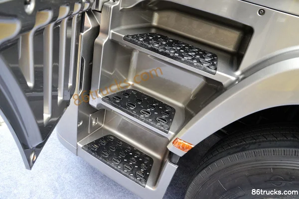 Sichuan Hyundai Chuanghu XCIENT P360 Heavy Truck 360 hp 4X2(6 wheels) tractor truck Cab (2) | 86Trucks