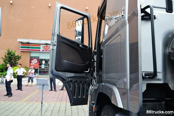 Sichuan Hyundai Chuanghu XCIENT P360 Heavy Truck 360 hp 4X2(6 wheels) tractor truck Cab (1) | 86Trucks