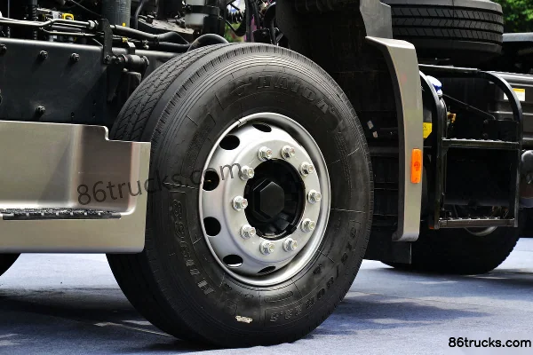 Sichuan Hyundai Chuanghu XCIENT P360 Heavy Truck 360 hp 4X2(6 wheels) tractor truck Chassis (2) | 86Trucks