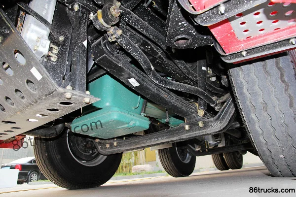 FAW Jiefang J6P heavy truck 390hp 6X2(8 wheels) tractor truck (Wuluosong Red) Chassis (2) | 86Trucks