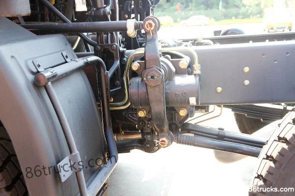 Dongfeng Commercial Vehicle Tianlong Heavy Truck 245 hp 6X2(8 wheels) Cargo Truck (Chassis) (2) | 86Trucks