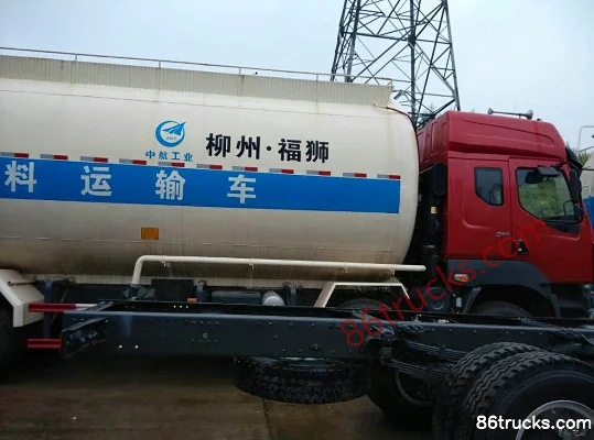 Dongfeng Liuqi Chenglong M3 375hp 8X4(12 wheels) Powder Material Truck (Zhonghang Fushi Brand) Exterior (3) | 86Trucks
