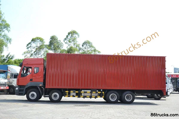 Dongfeng Liuqi Chenglong M5 Heavy Truck 280hp 8X4(12 wheels) 8.2m Cargo Truck Exterior (3) | 86Trucks