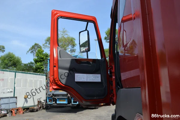 Dongfeng Liuqi Chenglong M5 Heavy Truck 280hp 8X4(12 wheels) 8.2m Cargo Truck Cab (1) | 86Trucks