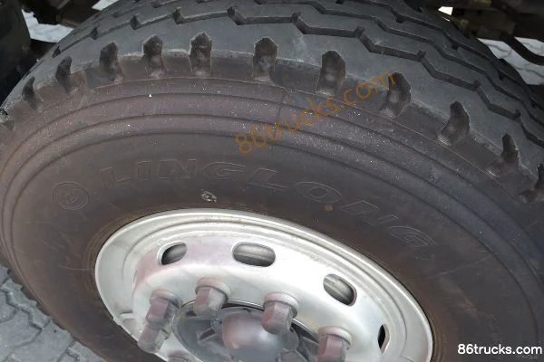 Dongfeng Liuqi Chenglong M5 Heavy Truck 280hp 8X4(12 wheels) 8.2m Cargo Truck Chassis (3) | 86Trucks