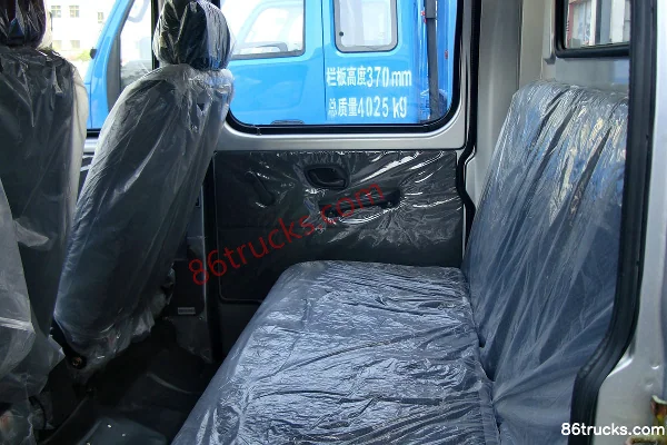JAC Haowei 1.1L 60hp 4X2(6 wheels) gasoline double-row flatbed micro truck Cab (3) | 86Trucks