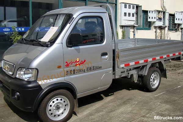 JAC Haowei 1.1L 60hp 4X2(6 wheels) gasoline 2.6m single-row flatbed micro truck Exterior (2) | 86Trucks