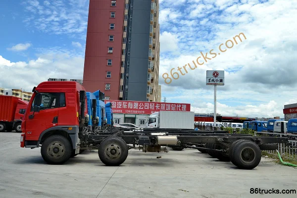 FAW Jiefang Qingdao Long V Medium Truck 180hp 6X2(8 wheels) 7.7m semi-row cargo truck chassis Exterior (3) | 86Trucks