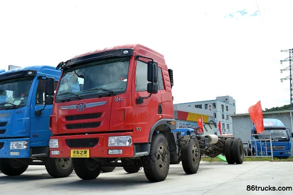 FAW Jiefang Qingdao Long V Medium Truck 180hp 6X2(8 wheels) 7.7m semi-row cargo truck chassis Exterior (2) | 86Trucks