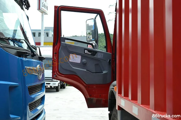 FAW Jiefang Qingdao Long V camion porteur 220 ch 6X2(8 roues) 8,8 m fourgon Cabine (1) | 86Trucks